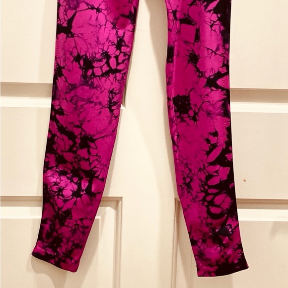 Pink Victoria’s Secret Ultimate Pink Black Tie Dye Splatter Seamless Leggings S - Picture 8 of 12